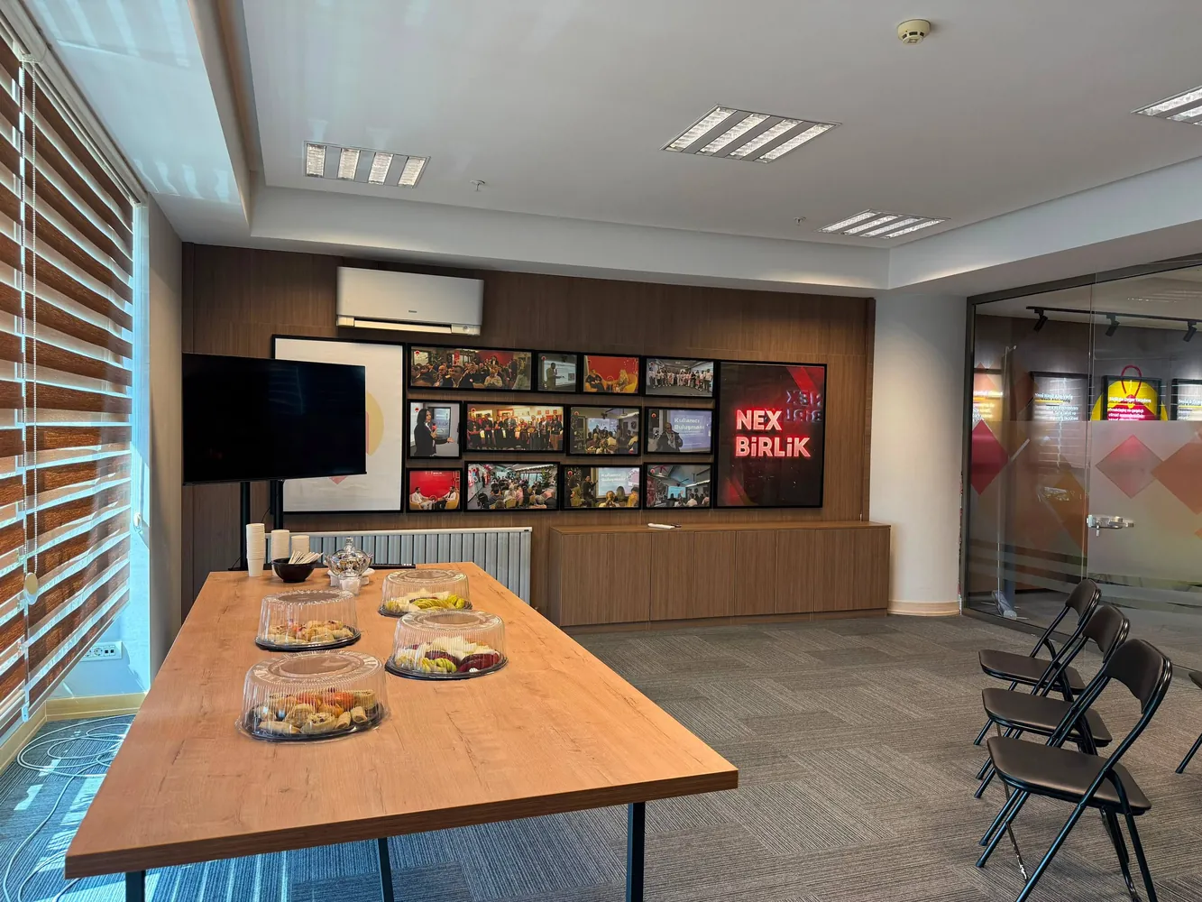 Presentation and meeting space at NexBirlik’s Baku office